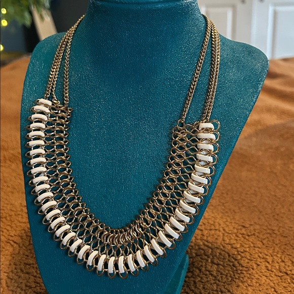 Elegant Gold and White Chain Necklace - Picture 10 of 10